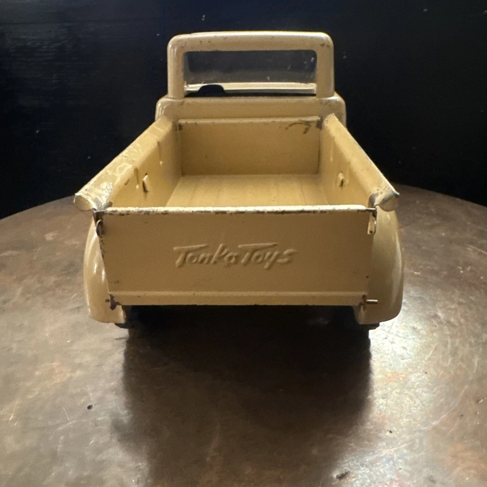 VINTAGE TONKA 1959 SPORTSMAN PICKUP TRUCK LIGHT TAN ORIGINAL PAINT AND DECALS - Image 4 of 4