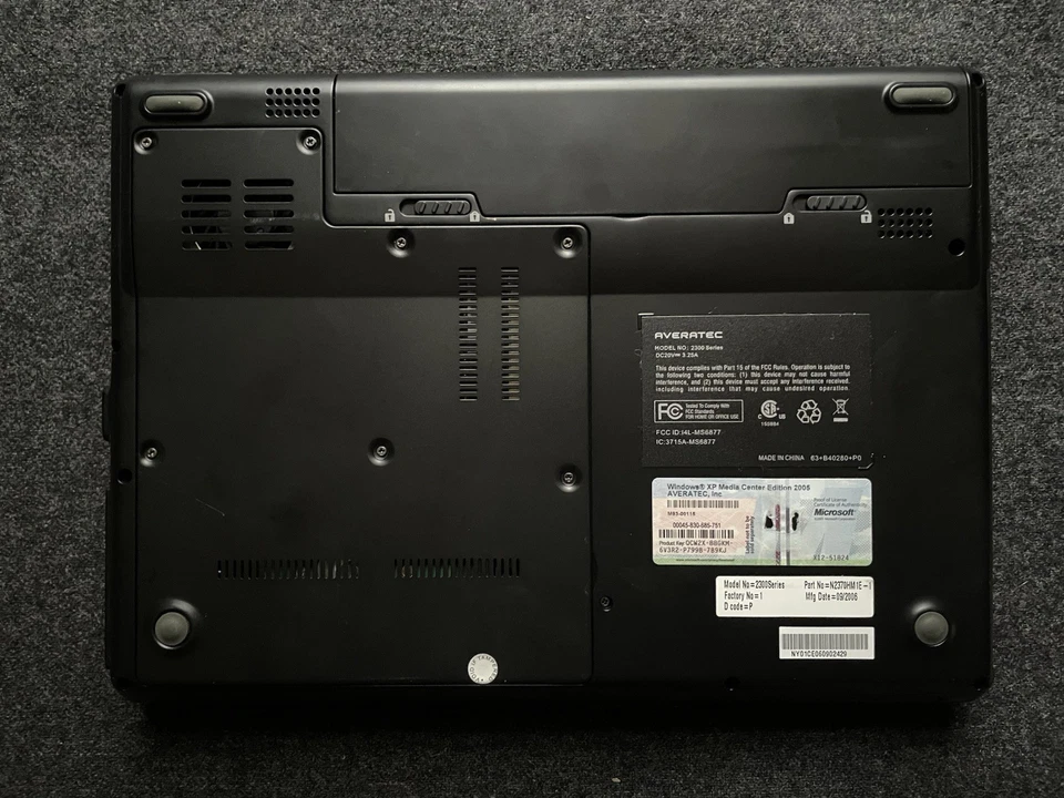 Portátil AVERATEC serie 2300 Notebook PC Windows XP AMD Turion 12" Foto 3 de 3