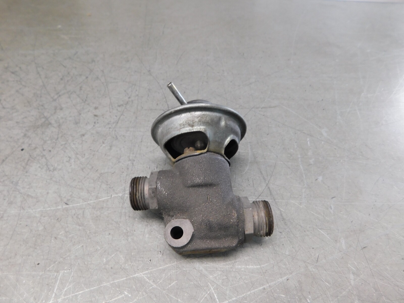 126 560SEL 420SEL 560SEC 560SEC EGR VALVE 0001408160 / 0011409760  