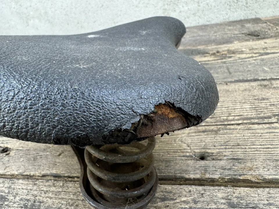 Asiento de resorte de bicicleta vintage negro antiguo EE. UU. Troxel Foto 3 de 4