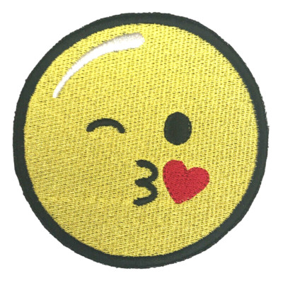 Kuss mit Herz emotionales Gesicht Emoticon bestickt Aufnäher oder Bügelbild Patch (A)