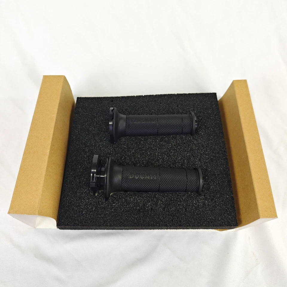 [Nuevo] Empuñaduras térmicas Scrambler originales Ducati Ducati Performance 96680421A Foto 2 de 4