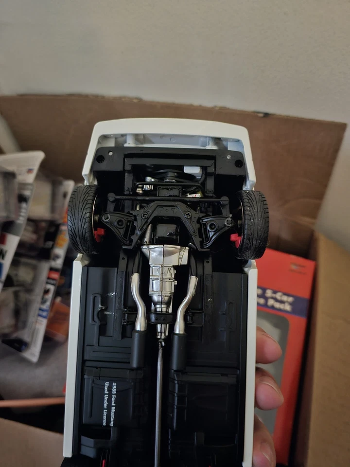 Ford Mustang GT 1988 1/18 GMP blanco Street Fighter defectuoso. Personalizado Foto 2 de 4