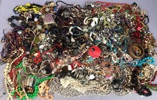 Costume jewellery 8Kg Job Lot Necklaces Bracelets Bangles Crafting T7125