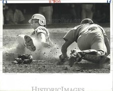 1986 Press Photo Tulane Baseball Player at Game with University of New Orleans