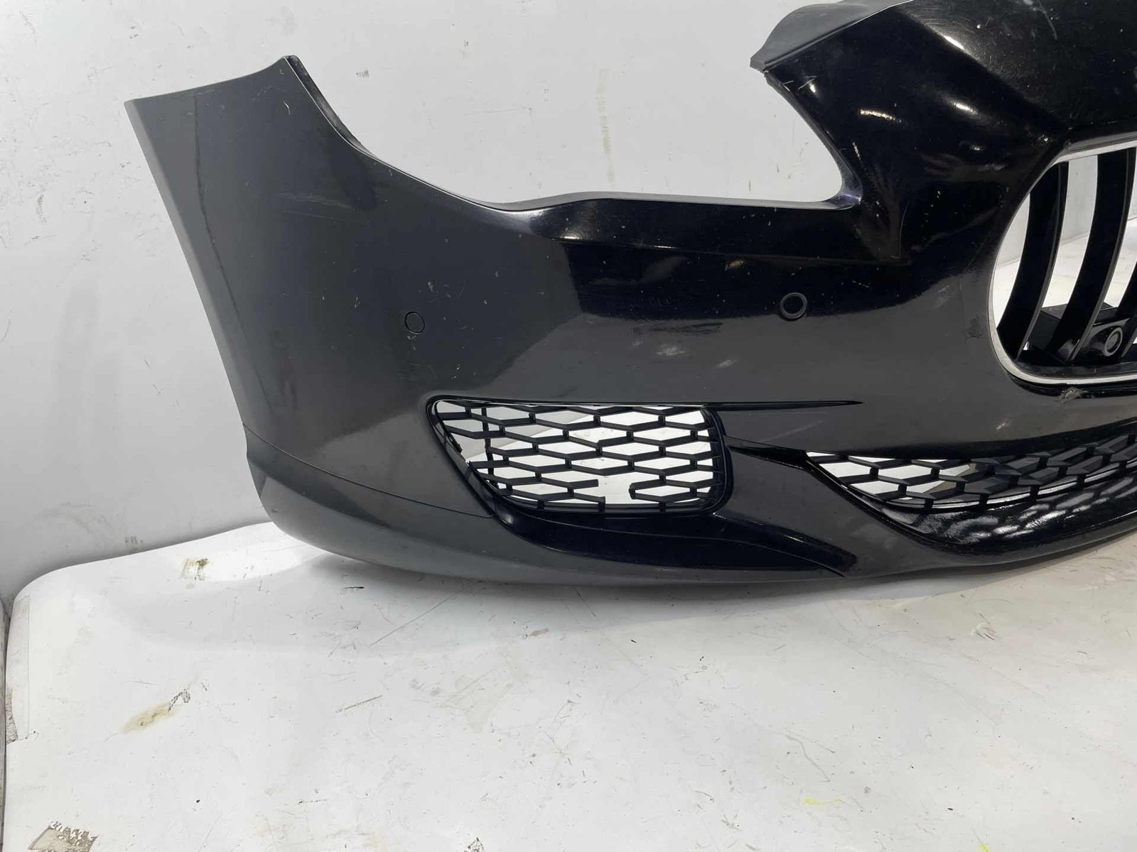 2014-2017 Maserati Quattroporte Front Bumper Assembly Scratches Cracks