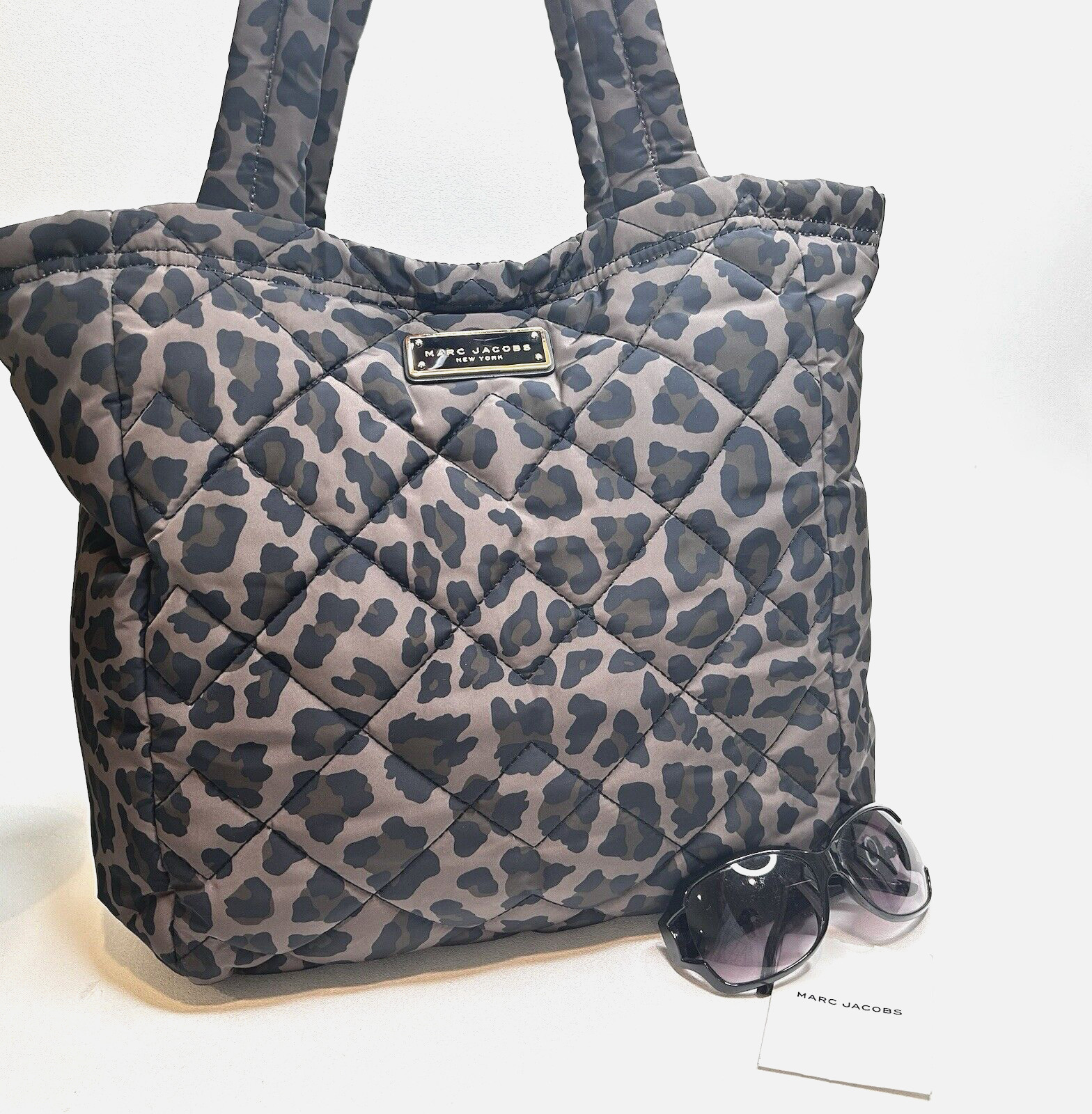 *Chic Bolso de Mano MARC JACOBS Negro/Marrón Estampado de Leopardo Acolchado Nylon Crosby Mediano $250