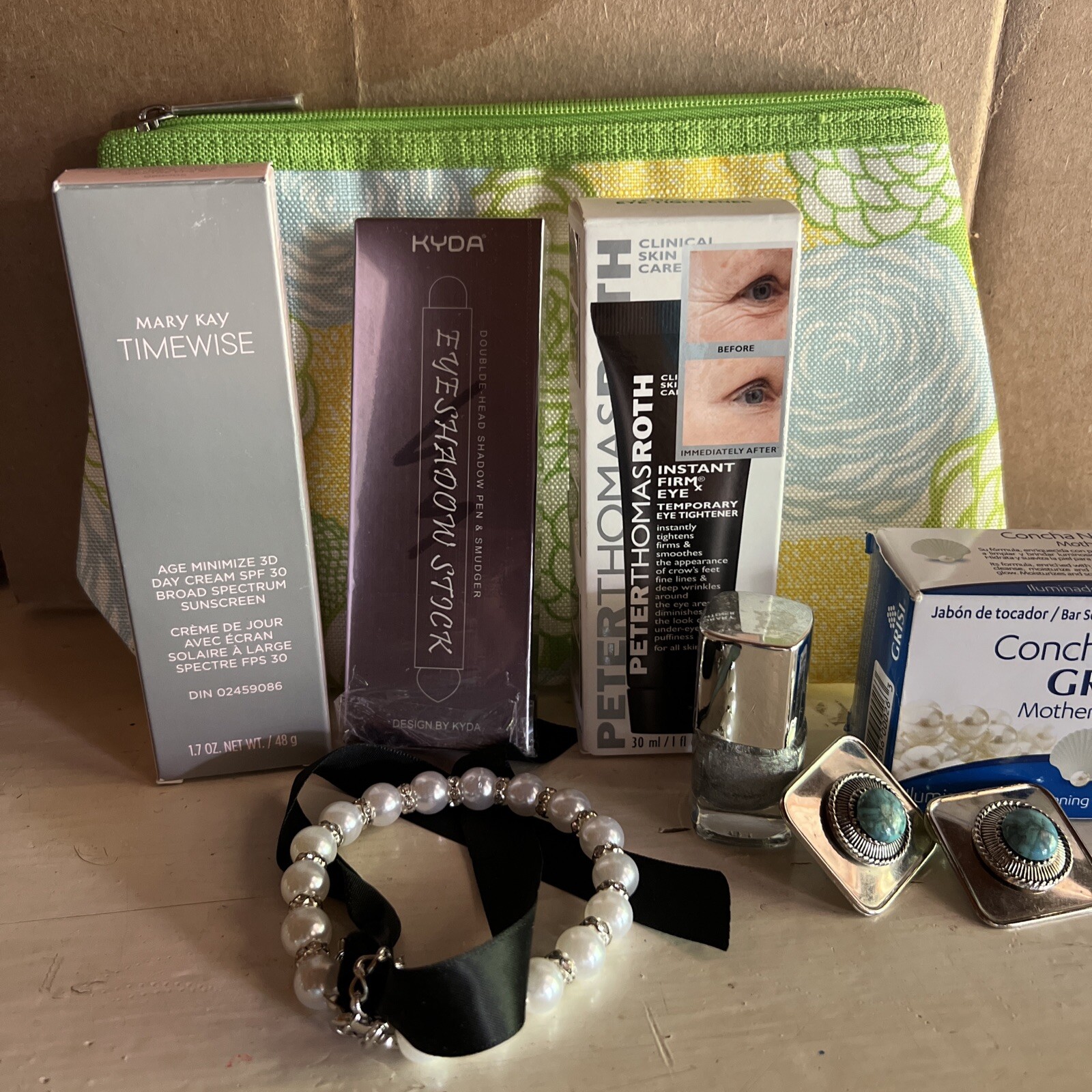 Makeup Bag full of 8 pcs & jewelry Cosmetics Kits  Women Peter Thomas Roth eye-image