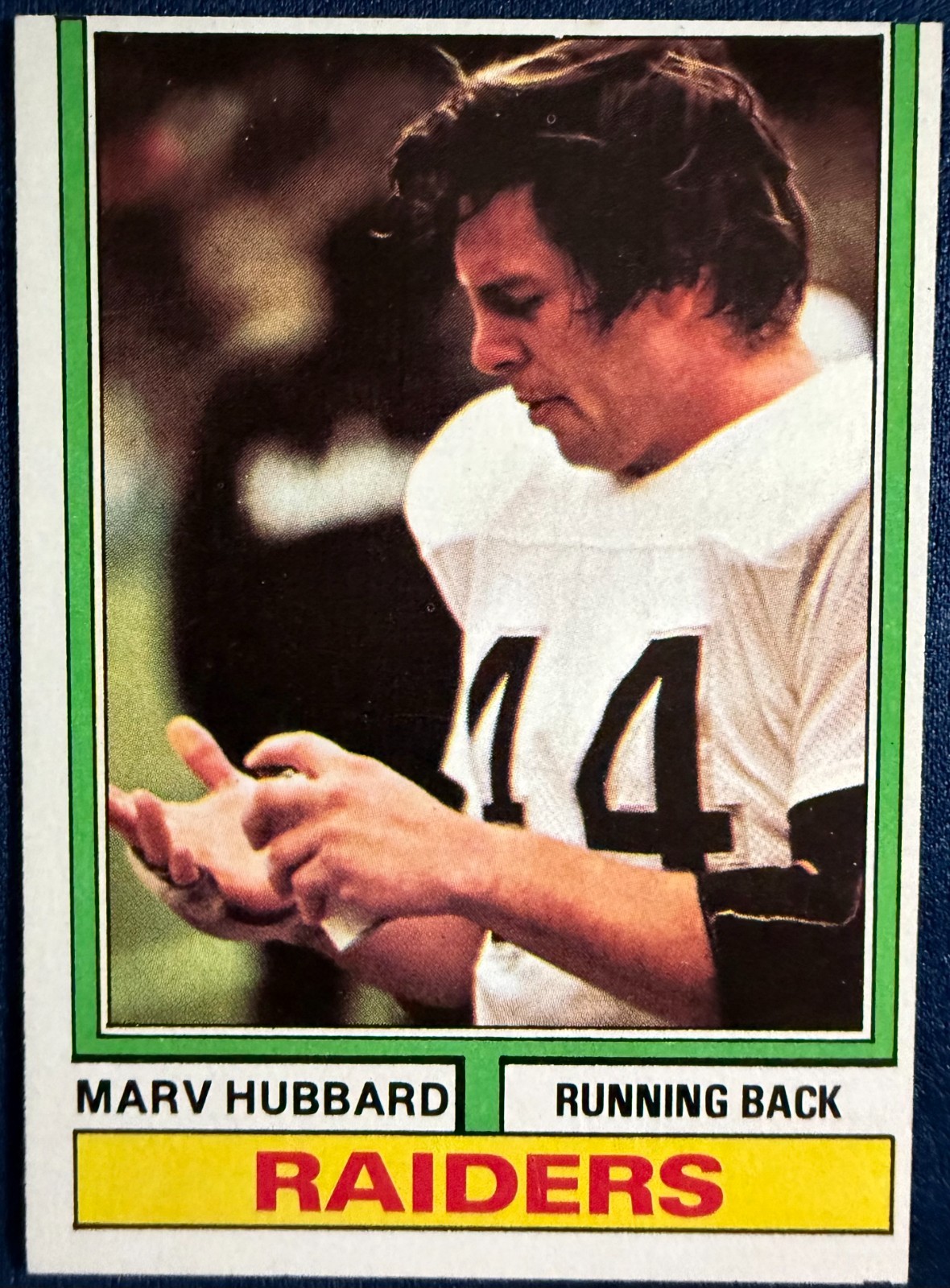 1974 TOPPS #300 MARV HUBBARD (OAKLAND RAIDERS) FOOTBALL CARD