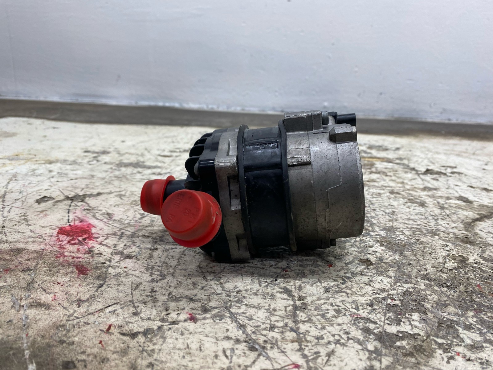 2010-2020 BENTLEY MULSANNE 6.8L ENGINE AUXILIARY COOLANT WATER PUMP 8K0965567