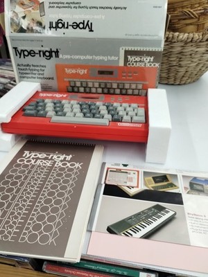 Vintage Type-right Interactive Teaching Machine - VTECH - Tested - 1 Course Book
