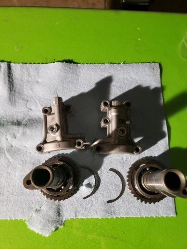1998-2000 OEM YAMAHA YZ400F  Intake & Exhaust Camshaft  Assembly  - product listing photo