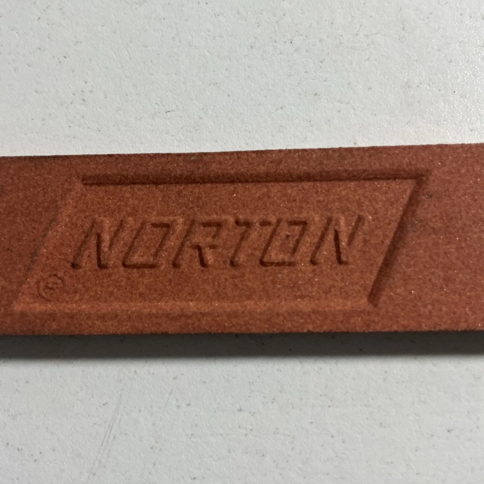 Piedra de afilar Norton 1” x 4” x 0,25” de colección hecha en EE. UU. en estuche de plástico Foto 3 de 4
