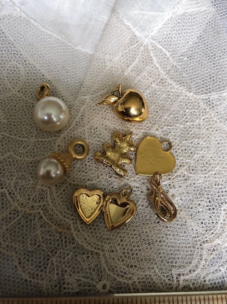 Vintage Gold Tone Pendant Jewelry  Repurpose Wear XD-49