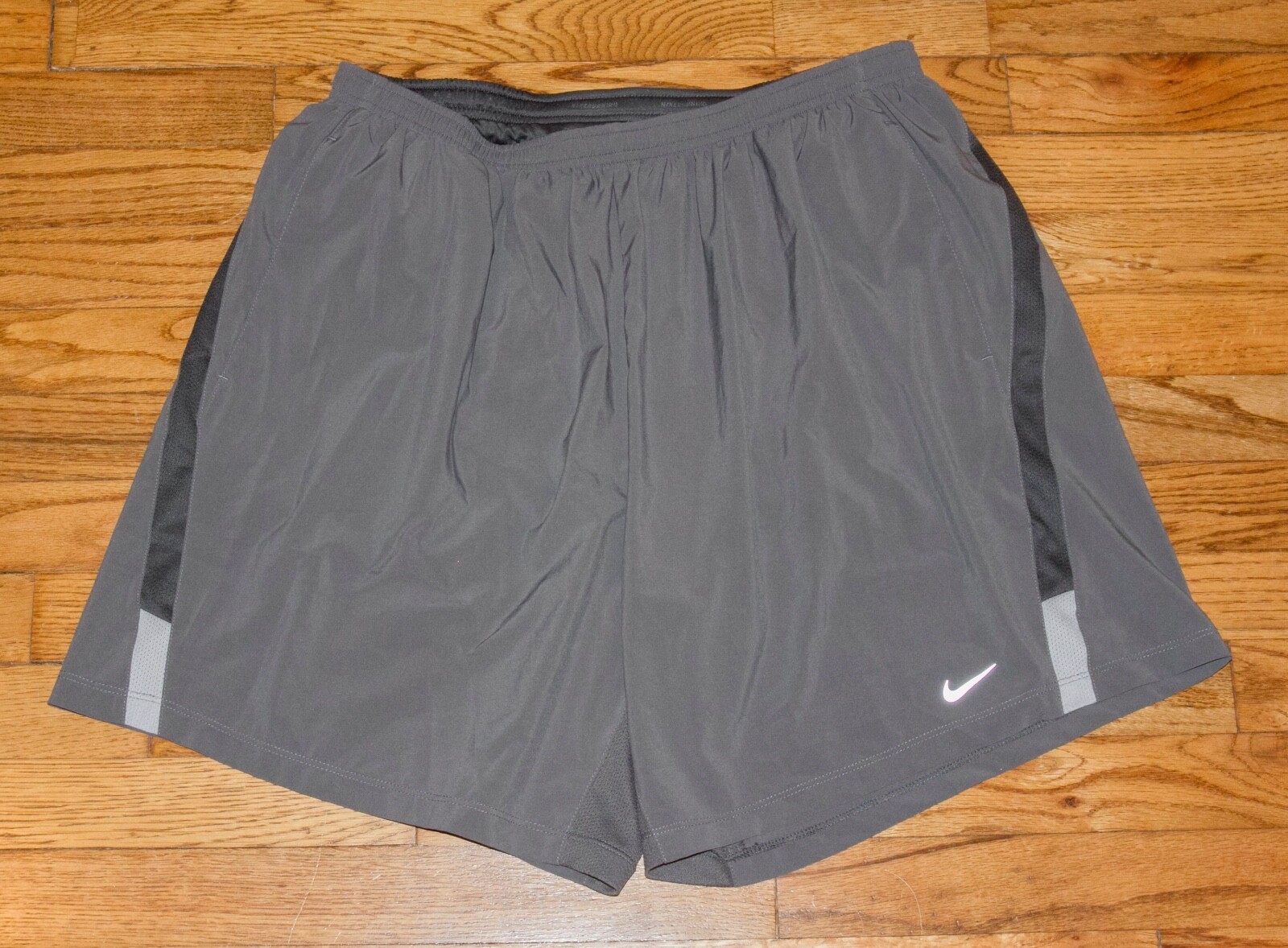 Nike Men's Athletic Running Shorts Gray Lined E… Gem