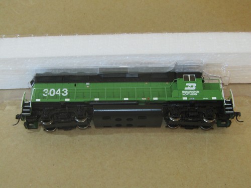 Athearn HO Burlington Northern 3043 Locomotive GP 40-2 #79671 - Picture 7 of 8