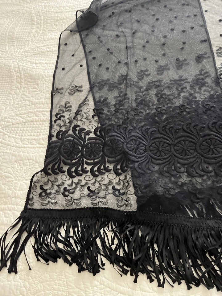 De colección ~ DKNY ~ 100% ALGODÓN ~ BUFANDA ESTOLA LARGA BORDADA CON FLECOS Hecha en EE. UU. 66" L X 17" W Foto 2 de 4