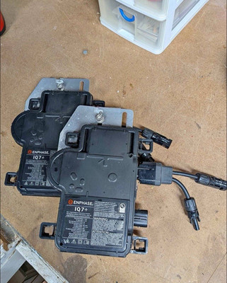 Enphase IQ7PLUS-72-M-US Micro Inverter IQ7+ MC4 Connector included - lot Of 2