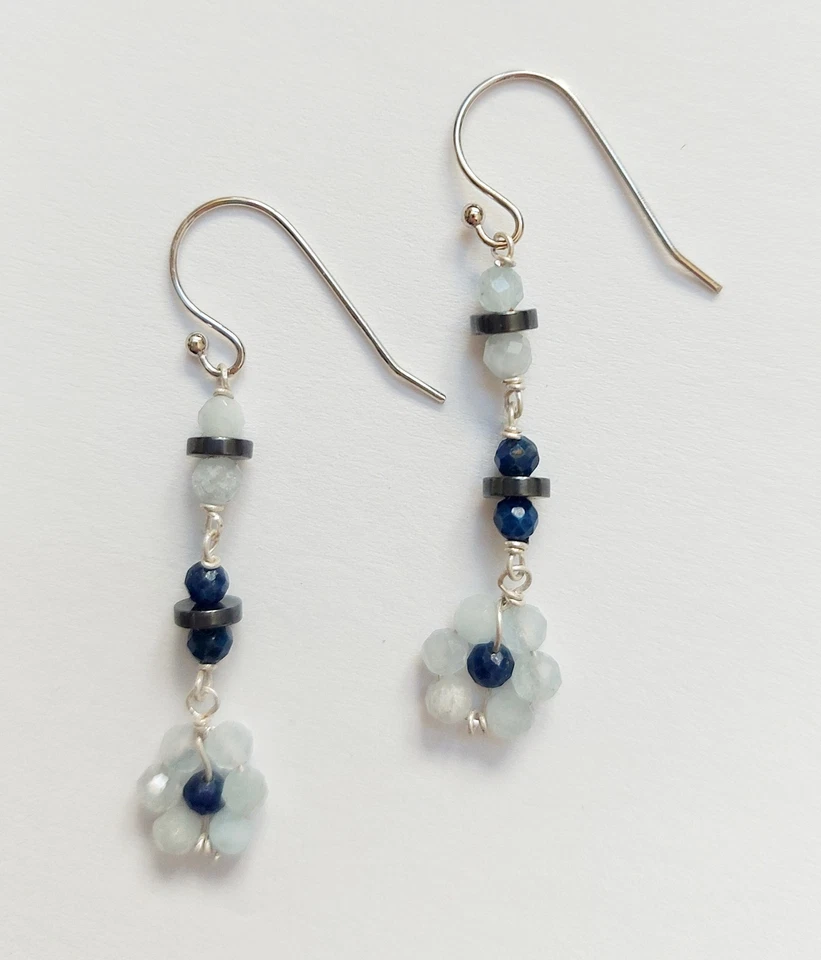 Orecchini in argento 925 con fiori di acquamarina e lapislazzuli ed ematite - Immagine 2 di 4