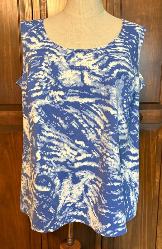 Chico's Blue & White Tank Top Stretchy - Size 3 XL