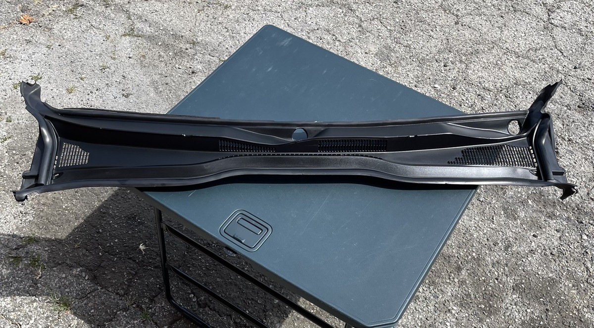 2016 - 2023 TOYOTA TACOMA FRONT WINDSHIELD COWL VENT GRILLE PANEL