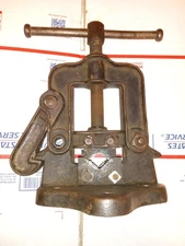 Vintage 3 in.  HP MARTIN AND SONS. OWENSBORO, KY. Pipe Vise No. 1  Old Farm Tool