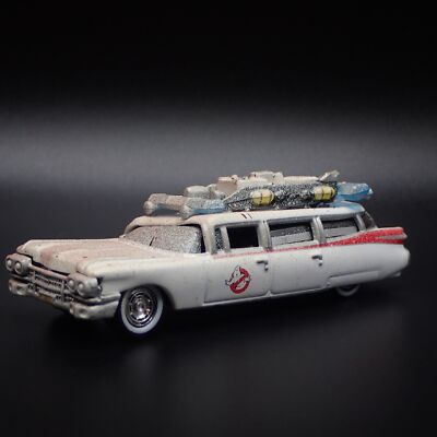 ミニカー Ghostbusters Ecto-1 1959 Cadillac 1959 Cadillac Ambulance Ecto-1 Red 