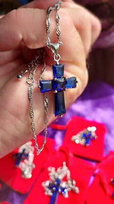 Halskette mit Kreuzanhänger 3,2 cm aus blauem Achat Metallkonturen Nr. 2841