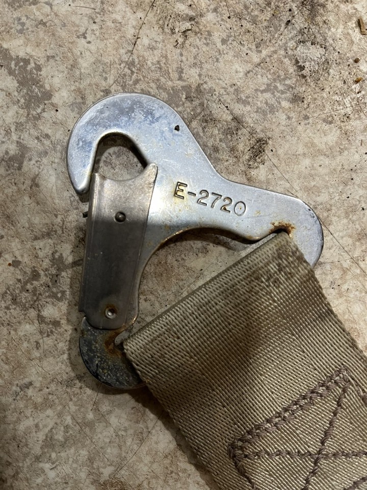Cessna 310 Aircraft rear back passenger seat belt buckle assembly | eBay