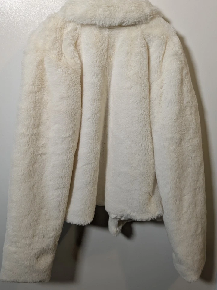Chaqueta Epic Threads blanca de piel sintética para niñas talla mediana Foto 3 de 4