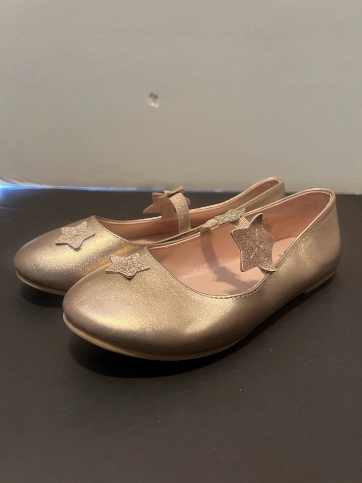 Girls Big Kid’s Shoe Size 2 Shoes Ballet Flats Rose Gold Color Mary Janes Stars - Image 2 of 4
