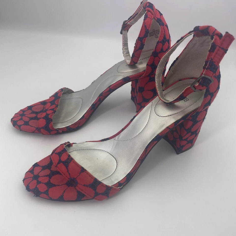 Сандалии Bandalino красные с цветочным узором на лодыжке с ремешком на блочном каблуке - размер 7 М 3 дюйма каблук с открытым носком - Изображение 3 из 4