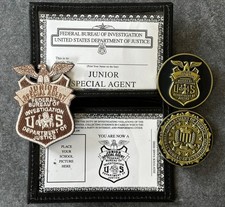 FBI - vintage KID&rsquo;S JUNIOR SPECIAL AGENT  b, wallet & cred set + p & coin