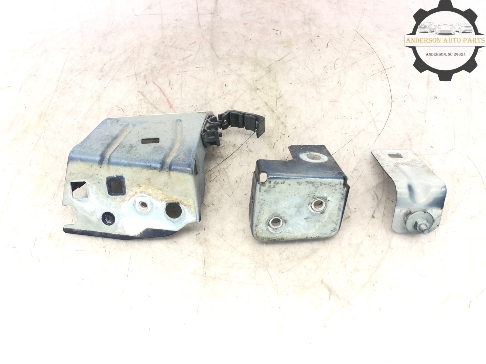 2014-2020 MASERATI QUATTROPORTE LEFT DRIVER FRONT FENDER MOUNT BRACKET SET OEM