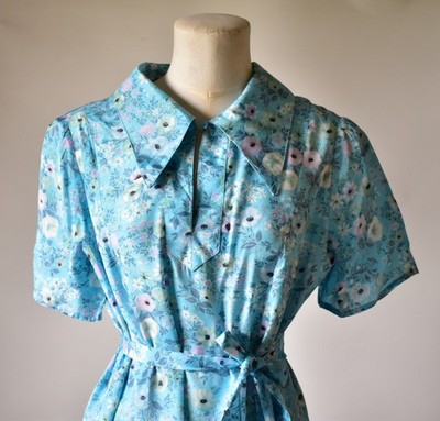 Vintage Kleid blau geblümt 60 s großer Punktkragen