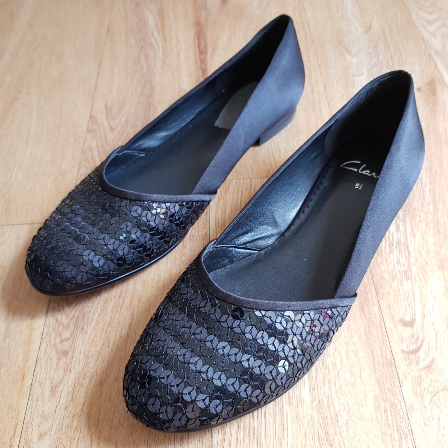 clarks pumps uk