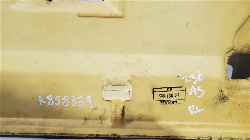 El panel interior de la puerta trasera izquierda tiene desgaste OEM 1996 Land Rover Discovery Foto 3 de 4