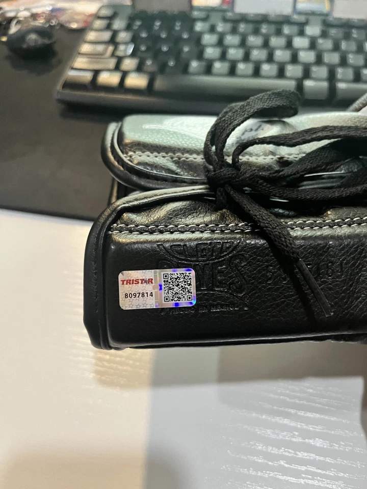 Juan Manuel Marquez Signed Cleto Reyes Black Boxing Glove TRISTAR AUTHENTICS - Image 3 of 4