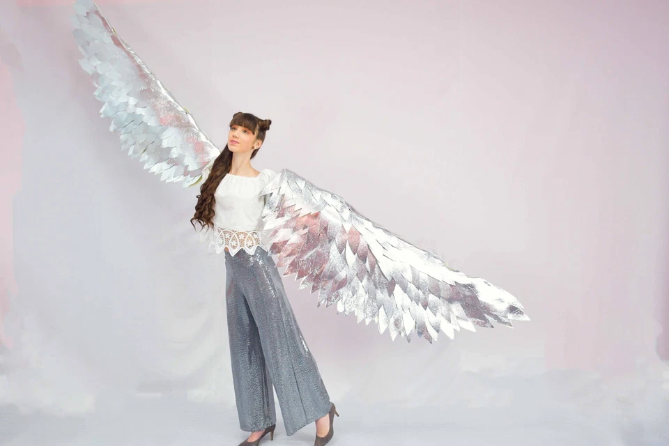 Disfraz Plateado Alas de Ángel Juegos con disfraces Hadas Fantasía Juegos con disfraces Mujer Adulto Halloween Foto 2 de 4