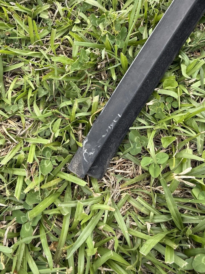 Original GM Run Channel 85619358 1996-2023 Chevrolet Express GMC Savana Foto 2 de 3