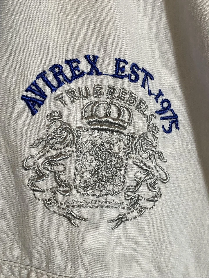 Camisa Avirex Para Hombres XL Beige Manga Corta Escudo Abotonado Logo True Rebels 1975 Foto 4 de 4
