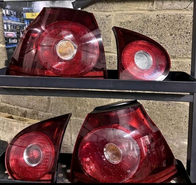 VW GOLF5 R32純正テールライト 美品 ダーク チェリー VW GOLF5 R32純正テールライト 美品 ダーク チェリー VWゴルフR 純正