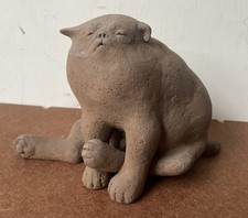 Statua scultura ceramica svedese modernista originale di un carlino Sonja Pettersson