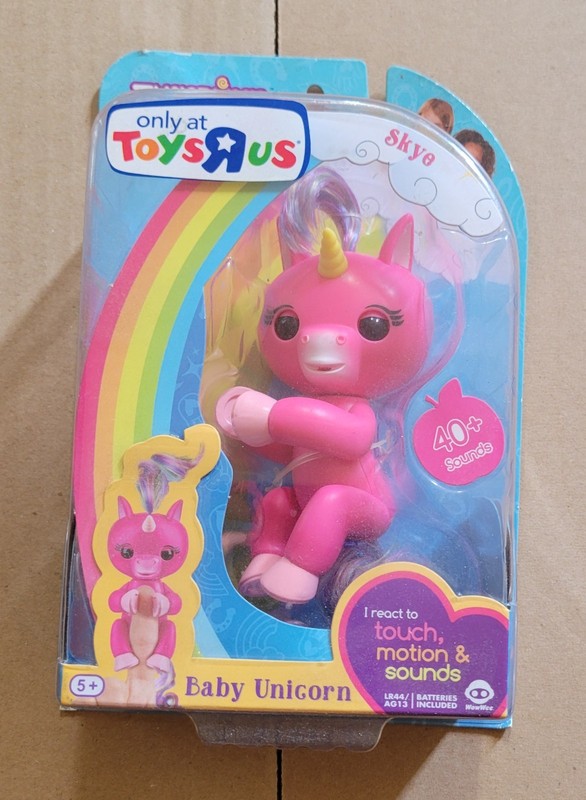 Fingerlings Skye the Baby Unicorn Pink Toy R Us Exclusive New