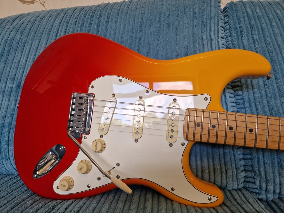 Fender Player Plus Stratocaster Tequila Sunrise Maple Fingerboard - 2021 model, photo 2 of 5