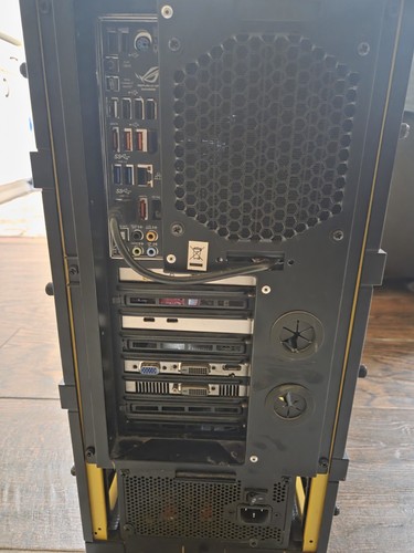 Custom-built Desktop - Asus - For Parts - Afbeelding 6 van 9