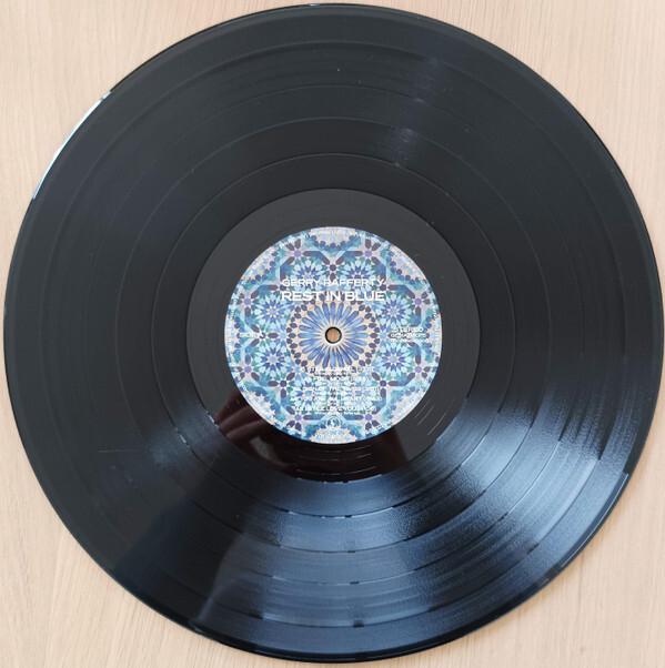 欧2discs LP Gerry Rafferty Rest In Blue 0190296640308 Parlophone /00660 Gerry Rafferty - Rest In Blue - Amazon.com Music