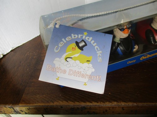SELTEN The Osbourne Family Celebriducks Gummiente Set NEU IM KARTON - Bild 5 von 9