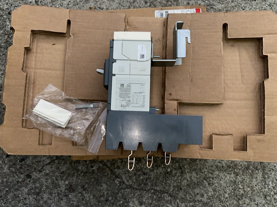 NIB ABB CIRCUIT BREAKER XT1HU3100AYD000XXX 1SDA074706R1 I-LINE 100A 600Y/347V 3P - Image 3 of 4