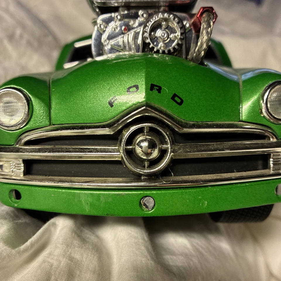 Muscle Machines '50 Ford Wood Wagon Green Hot Rod Diecast 1/18 Scale Model - Image 4 of 4